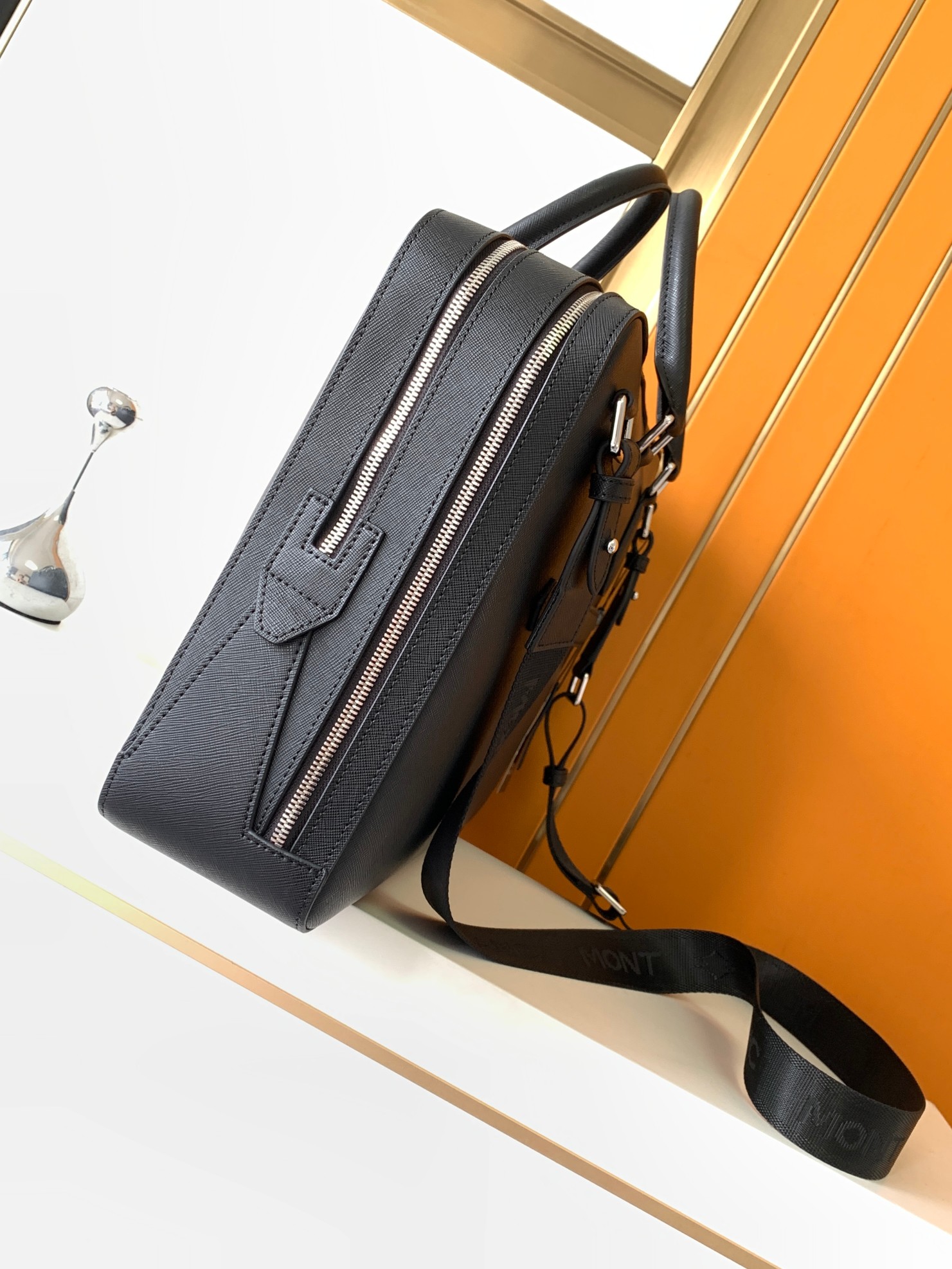 حقائب رجالية فاخرة بمقبض علوي، - مراجعة Leather Work Laptop Bag وسعره