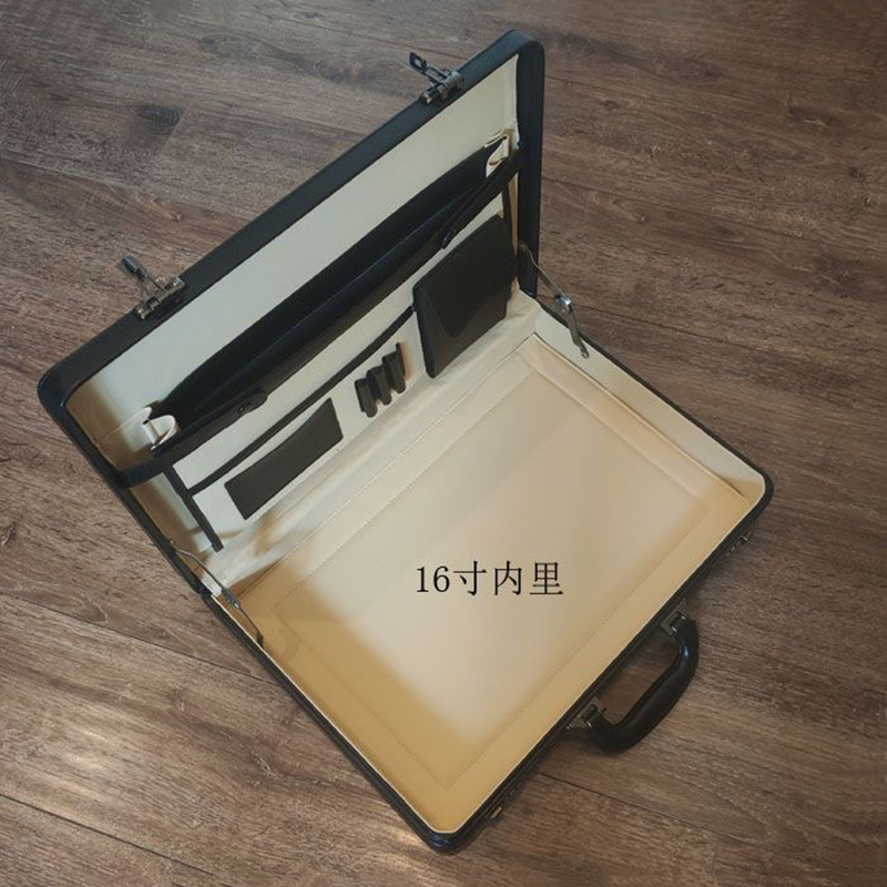 حقيبة جلدية متعددة الوظائف للر - مراجعة Leather Work Laptop Bag وسعره